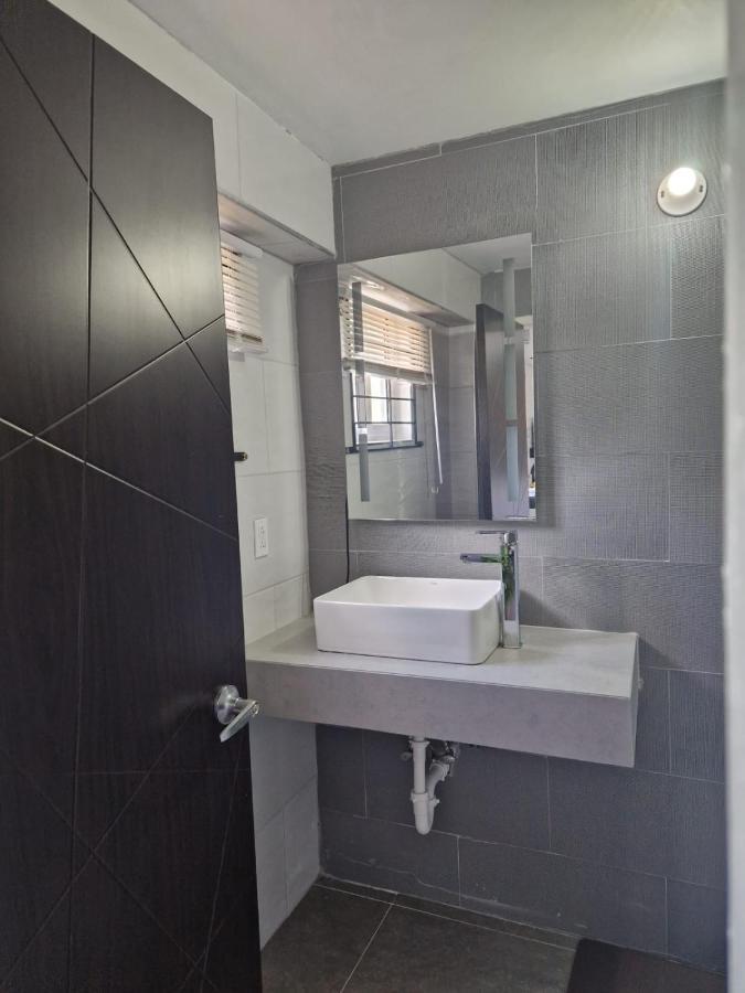 Amharic Hotel Kingston Ngoại thất bức ảnh